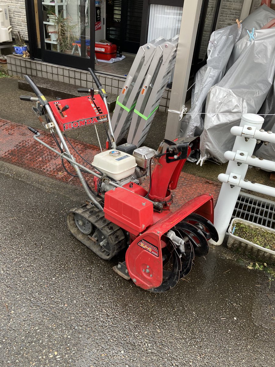chorisxe10aru's tweet photo. これで冬準備オッケー👌
　リコイル一発始動✨
　自分より歳上の機械に雪降ったらいっぱい頑張ってもらおう😎 https://t.co/aoefmilncw