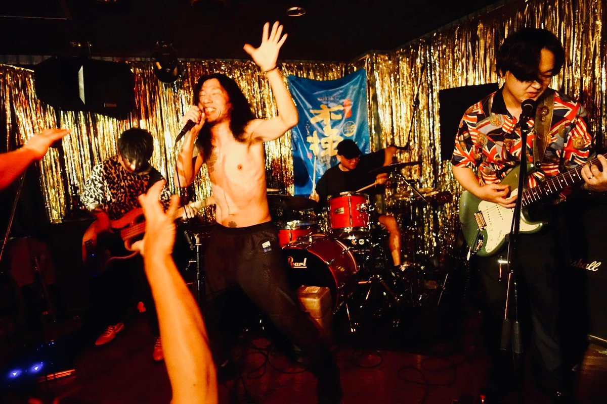 オッチリ　

Photo nicoさん！　🙇🙇🙇

2024.12.22. 星空JETT <a href="/JETTnoTOMOchan/">星空JETT</a> 
くろねこのあと企画　@kuroneko_ato 
Vol.8  「At The Moment」

#オッチリ　#星空JETT #くろねこのあと企画  #かまじ　#かまじ写真　#concertphoto  #LIVE写真