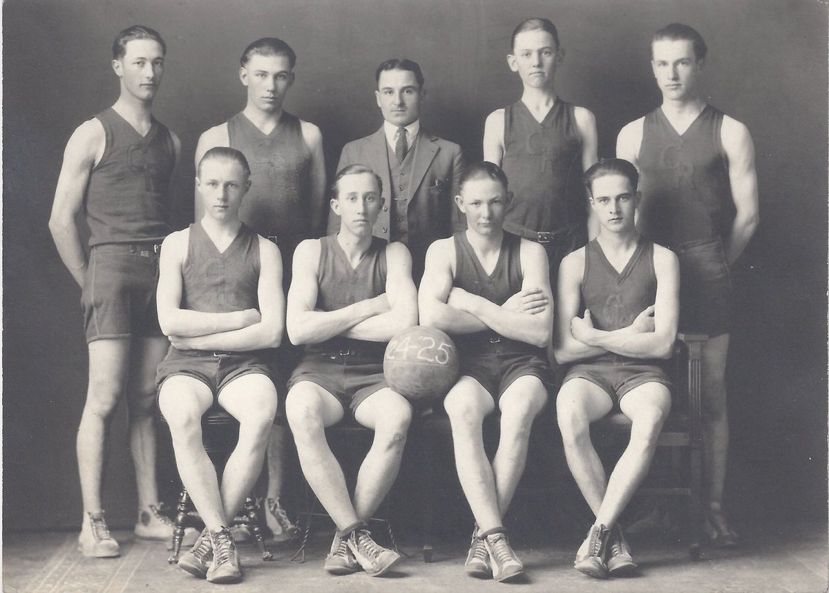 SorenRoberts25's tweet photo. Honoring my great-granddad,Ralph Roberts(Top Rt)who played HS bball exactly 100 years ago.He became a WW2 vet #seabees who sacrificed much for our country.Thanks, Cooks Photography and @palma_boysbball for recreating the Cedar Rapids,NE HS @RSChargers team portrait from 1924-25 https://t.co/sg5z0uF3Of