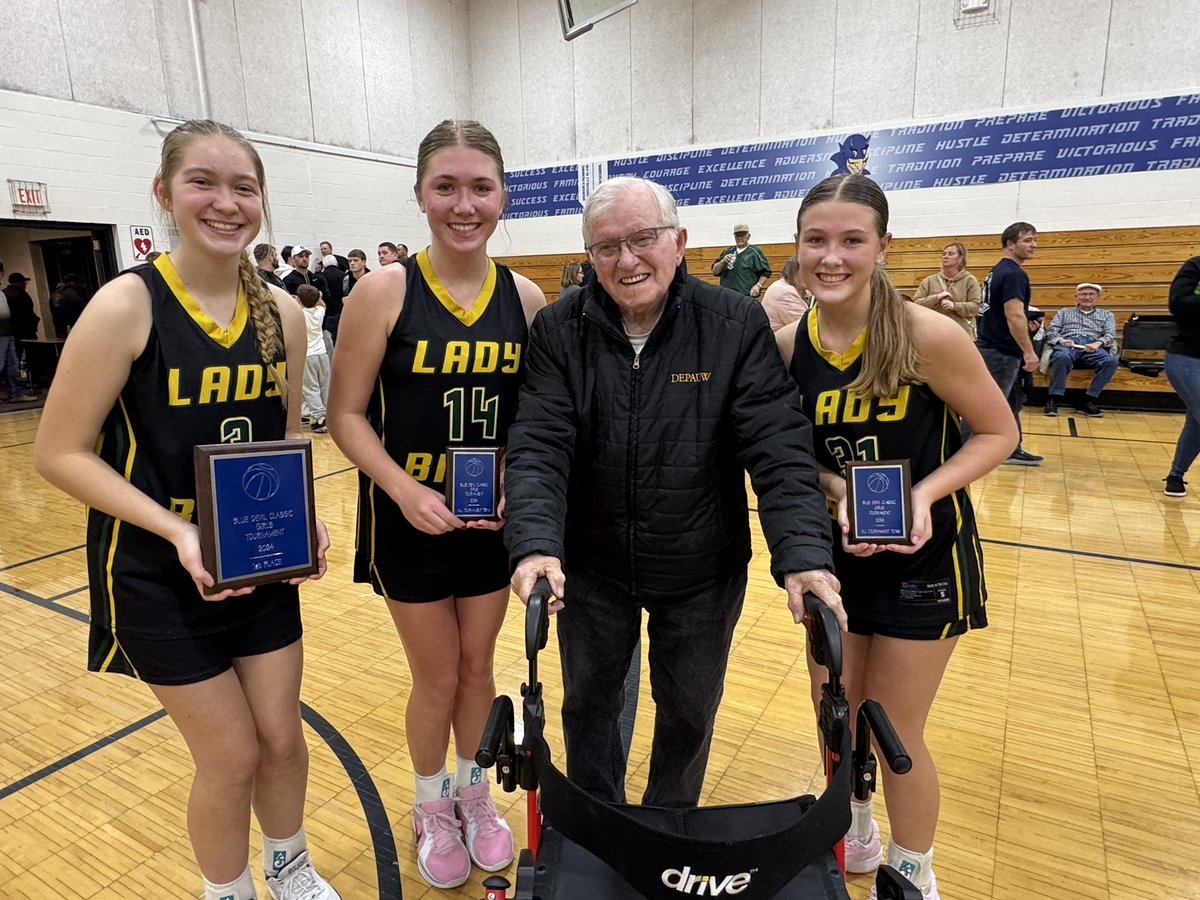 Champions Again!  The Lady Bison prevail 45-41…way to go girls and coaching staff!  Congratulations to seniors Avery Hardebeck and Chauncey Keller for making the All-Tournament Team.  🦬💪🏻🟢🟡🎅🏼🎄