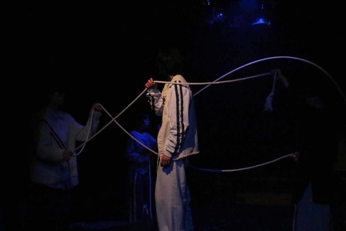 awotomoshite's tweet image. ╔═══════════════╗
　　　　あをともして『VAIN』
　　　　終演のお知らせ
╚═══════════════╝

本公演は全日程終了いたしました。

ご来場いただき、誠にありがとうございました。次回も「をたのしみに」🥃

#あをともして #VAIN
『EP -Pale Light-』
撮影:天野響様