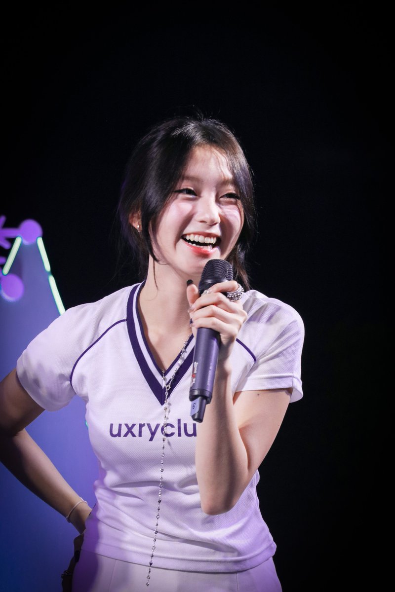 februarieqt's tweet photo. คนสวยของฉันนน ㅜㅅㅜ ชอบรอยยิ้มนี้ที่สุด 💜💜⭐️

,, #warisaryy #aunauncac 🐈‍⬛
#clubafterclass #slowsundae https://t.co/pMbAm8HAkr