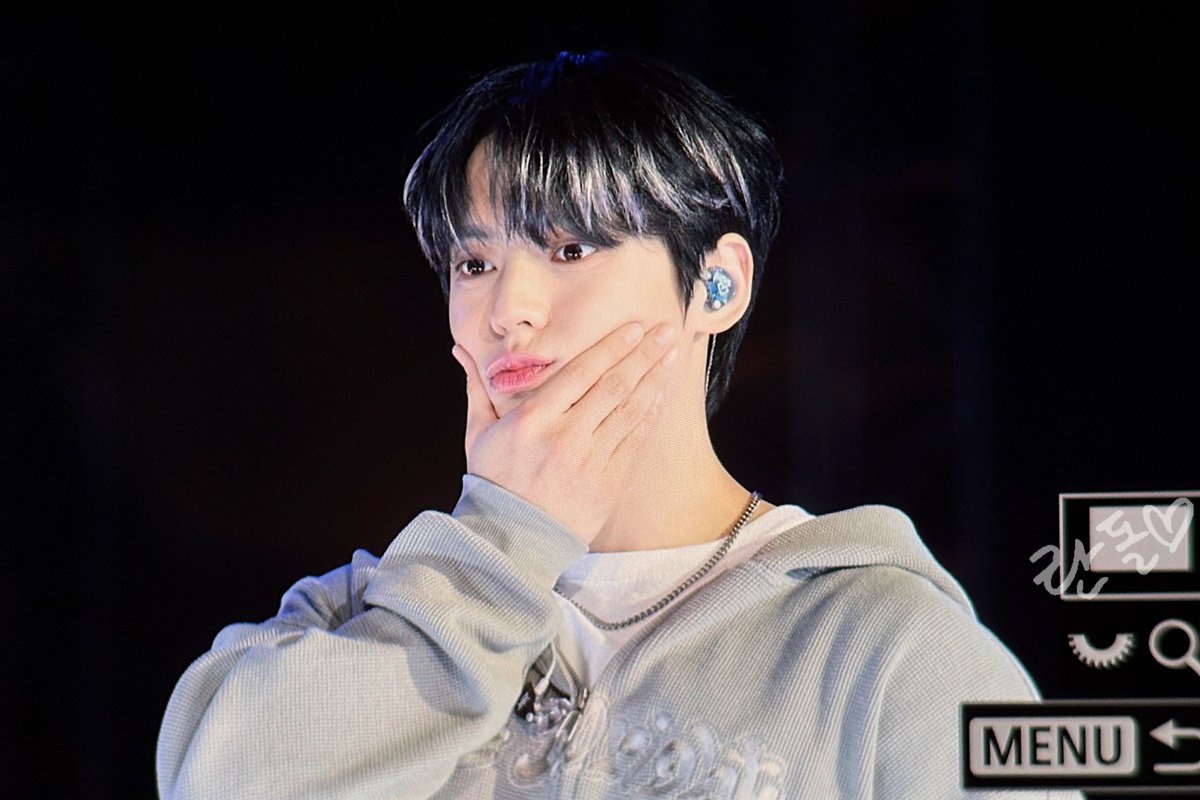 241229 Be Alright 프리뷰

우리 오빠는 늙는 법을 모르는거 같아요

#비투비 #이민혁 #허타 #허타람찌
#BTOB #HUTA <a href="/btob2mh/">HUTA</a>