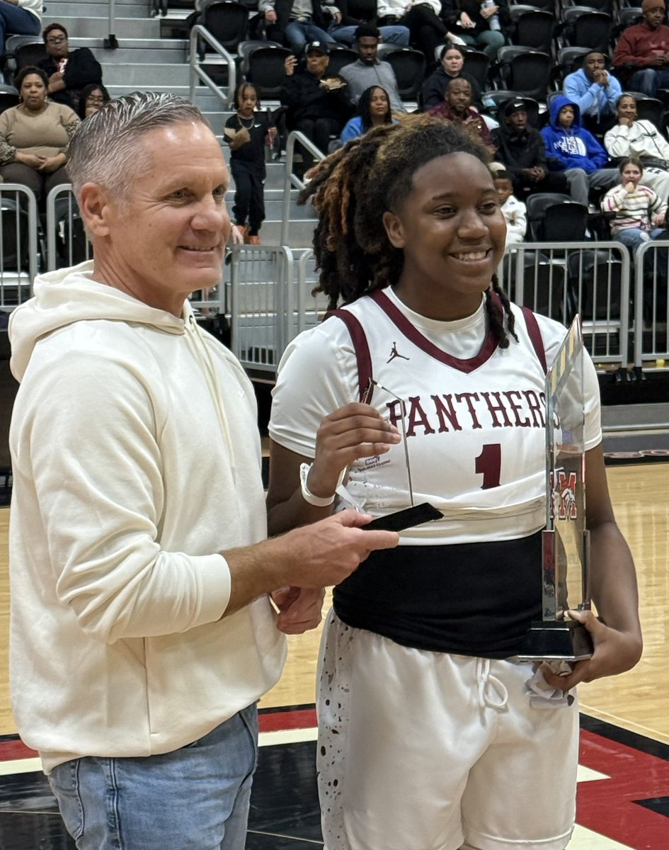 HGeretta's tweet photo. Great weekend for our club , this one was a team effort . Mustang Holiday Classic Champions 🐾🐾 @pcngbb 🔥 https://t.co/RvOEbnm7M5