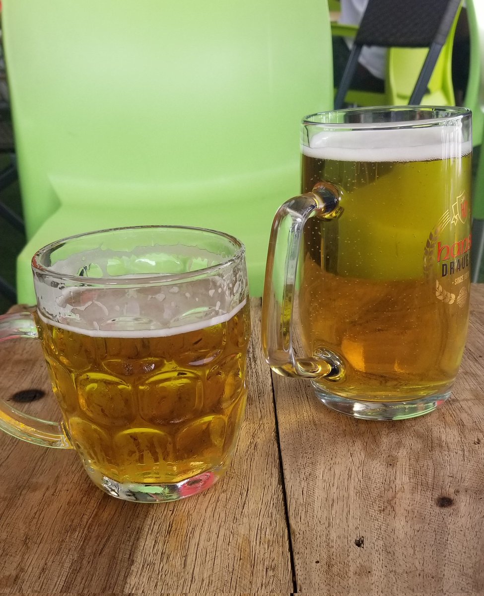 RealBelangrik's tweet photo. Nobody will ever convince me that these 2 mugs are the same size. https://t.co/3InsPwadWR