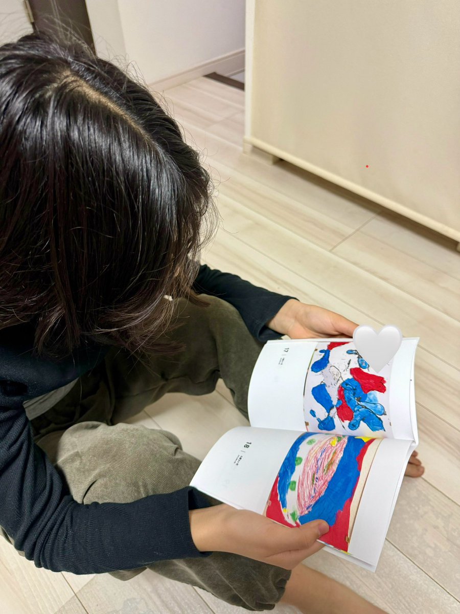 aikourarara's tweet photo. 【つくって良かった #フォトグッズ 2024】

今年も残りわずかなので振り返り✏️

子供の絵や工作をコレク���ョンするアプリ #MUSEUM のフォトブックは本格的な作品集のような仕上がり。
作者(娘)もご満悦☺️

オリジナルTシャツもユニークでお気に入り。 https://t.co/aZOui5PzAf