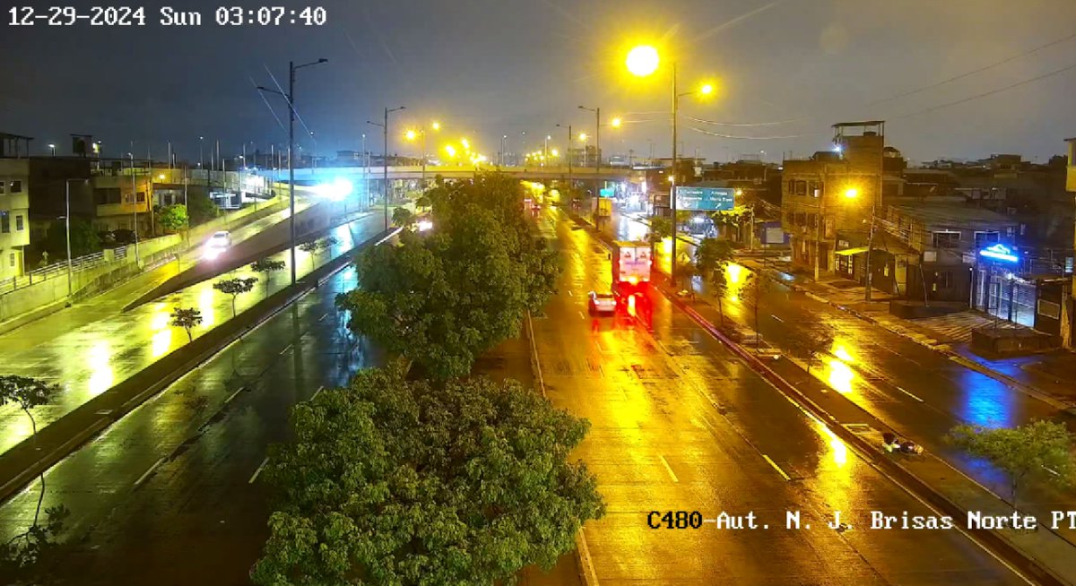 🌧️#ATMinforma | Se visualiza calzada mojada en varias zonas del norte de la ciudad.  

- Av. de las Américas 
- Av. del Bombero 
- Av. Kennedy 
- Av. Narcisa de Jesús 

Mantén una distancia adecuada y conduce con más prudencia para garantizar tu seguridad. #CiudadDeTodos 🏧