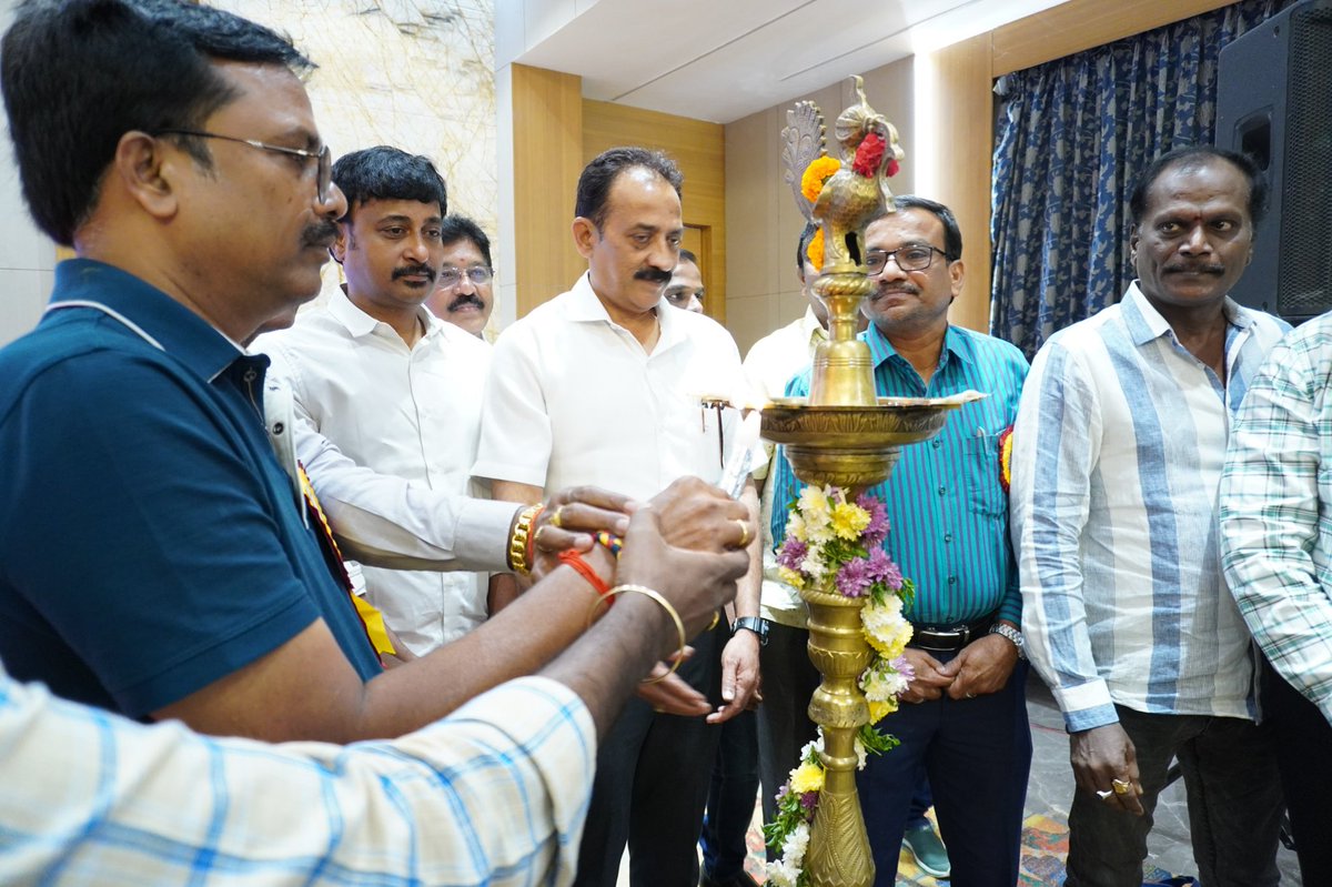 APWA_IN's tweet photo. APWA Membership Drive Kicks Off with Prayer and Jyothi Prajalanana Ceremony

#APWAMembershipDrive #PrayerAndJyothiPrajalanana #APWABeginnings #KaikaluruEvent #SpiritualUnity #CommunitySpirit #APWACeremony #NewChapter https://t.co/WG9suHGlKG
