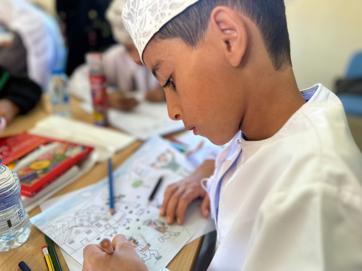 دائرة التوجيه المهني والإرشاد الطلابي بتعليمية المحافظة ممثلة بقسم الأنشطة التربوية وبالتعاون مع دائرة الإشراف التربوي  ينفذ ورشة تدريبية في مجال الرسم
مستهدفة الطلبة الموهبين  المرشحين للمنافسة في مشروع القصص العمانية البلاروسية والتي من خلالها سيتم اختيار العدد المطلوب للمشاركة