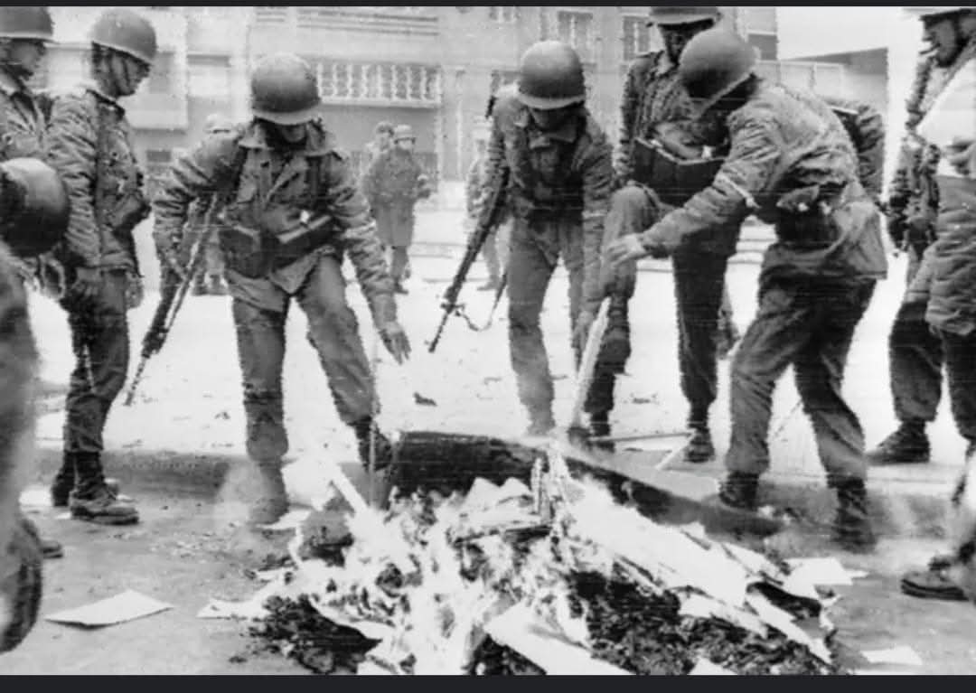 "Donde se queman libros se terminan quemando personas".

Poeta Heinrich 
Chile 1973
