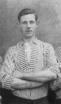 RiverPlate_hist's tweet photo. TODOS LOS GOLEADORES DE #RIVER POR AÑO CALENDARIO. SALE HILO 🧵. SE AGRADECE LIKE Y RT.

1909 Hernán Rodríguez 13 ⚽️
1910 Arturo Prandoni 14 ⚽️
1911 Adrián Bergogne 7 ⚽️
1912 Pascual Polimeni 4 ⚽️
1913 Alberto Penney 12 ⚽️ 📸
1914 Alberto Penney 8 ⚽️
1915 A. Ameal Pereyra 11 ⚽️ https://t.co/tP5GP769Ah