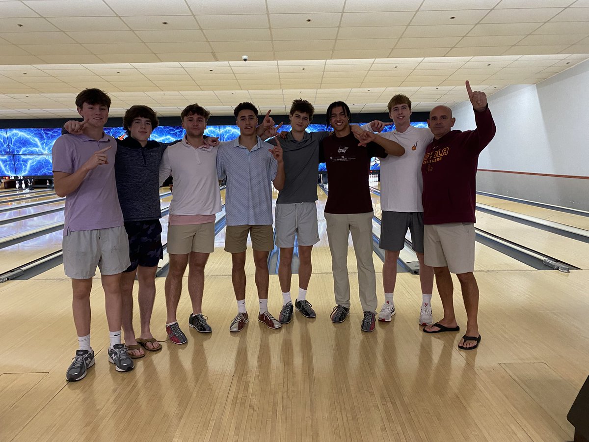 Pat Shea, Trey Williams, Brody Munsey- Johnson, Henry Murphy, Danny Lee, Charlie Groves, Johnny Vlad and Coach L take The Championship!! Ryan Fitzgerald takes the Indy High total 161- 4 straight strikes to finish.