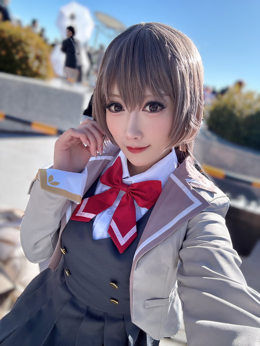 pm_1202p's tweet photo. コミケ来た！屋上にいる〜！

#C105_cos
#C105コスプレ
#C105 https://t.co/WI99TZvjzy