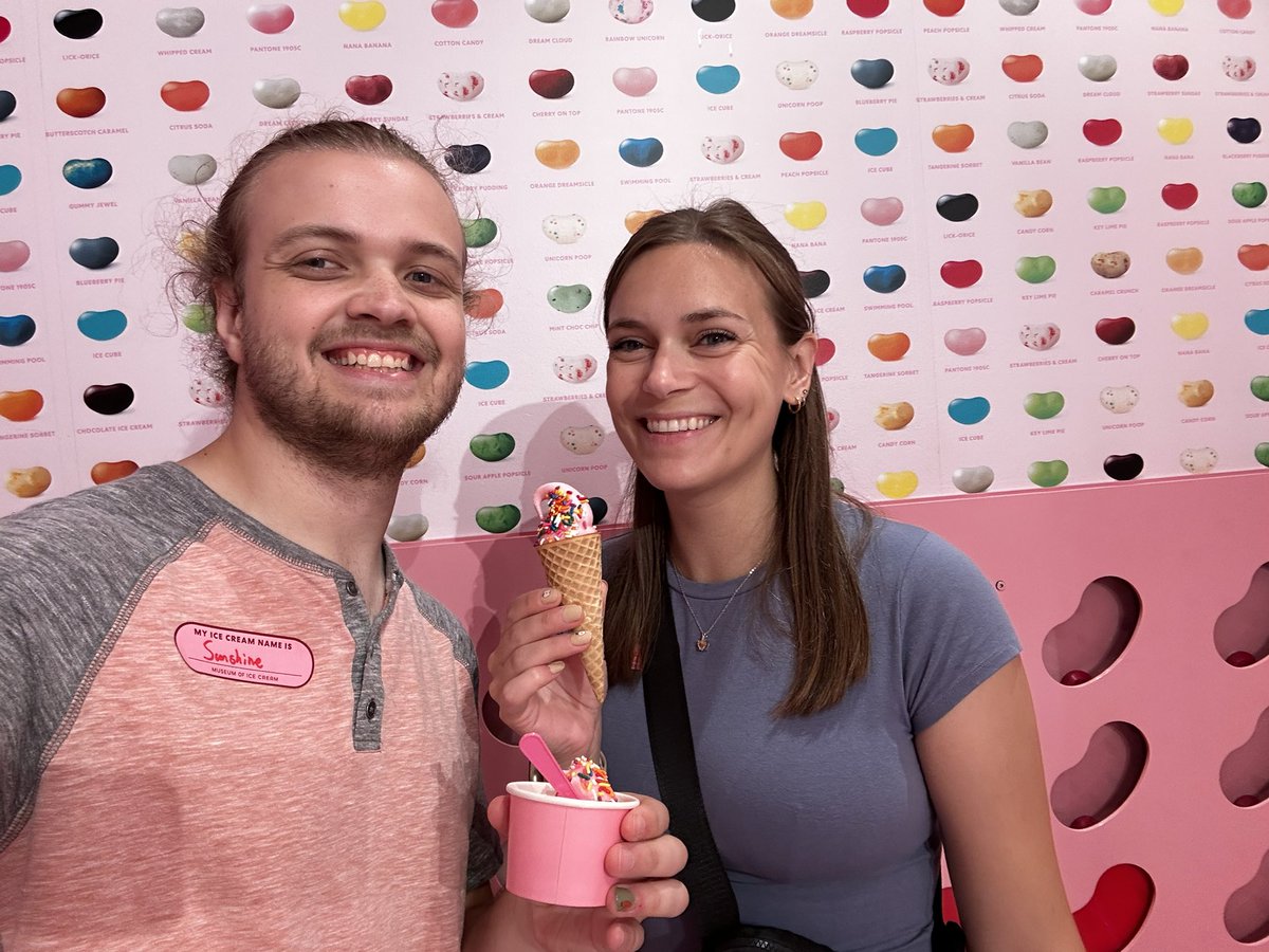 SunshineOnAir's tweet photo. Update #9 - We took a trip up to Chicago to enjoy @avpbeach Chicago as well as see some sights. We stopped at the @icecreammuseum and @360chicago and so many more stops. It was a stellar trip that became an instant tradition for us come next year #12UpdatesofChristmas https://t.co/RvGTOf0sNm