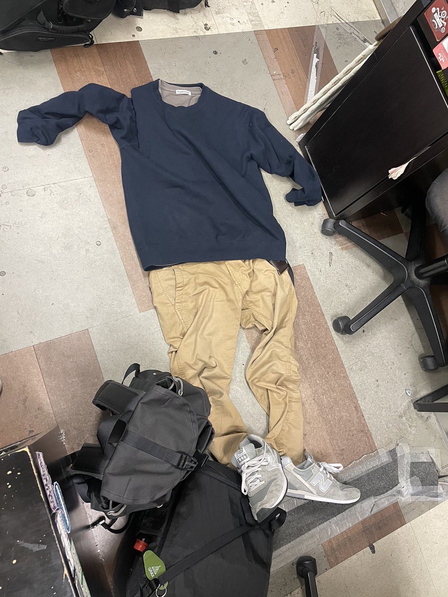 最高イベントまであと10日〜！！

2枚目は初回の全員ベロベロ写真
3枚目は打ち上げ終盤の田中消滅写真です。
今回も新たな歴史を刻んでいきたい所存ッ