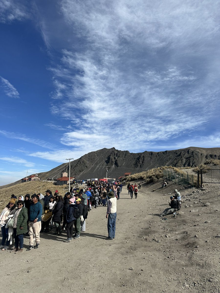 alfredo_brum's tweet photo. (1/2) @Edomex @delfinagomeza @GN_MEXICO_ @OHarfuch, el día de hoy acudí con mi familia al nevado de Toluca y nos prohibieron subir terceras personas en nuestros vehículos particulares hasta el la entrada principal, señalándonos que estaba cerrado y que ellos son los autorizados https://t.co/OUSmzHO21Y