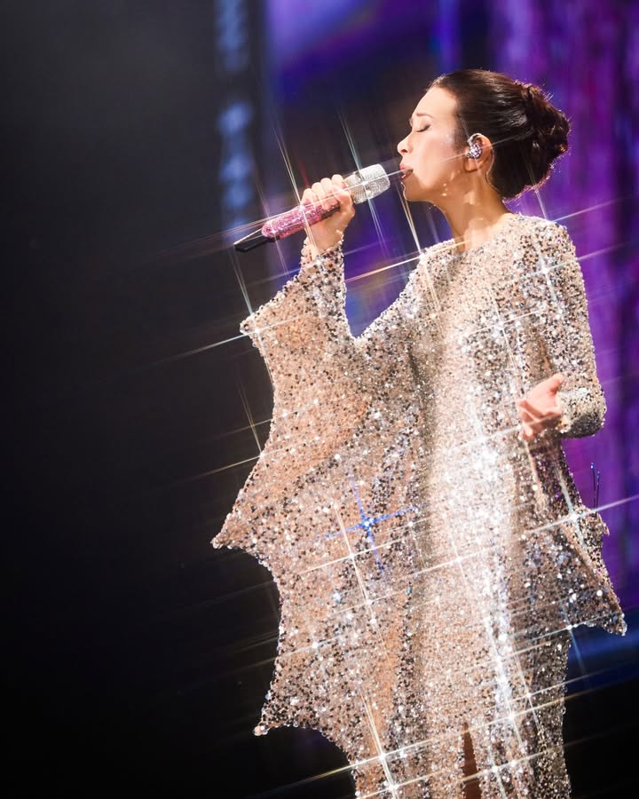 sennheiserjapan's tweet image. 私たちは、Cantoおよび #Mandopop のディーヴァである莫文蔚（Karen Mok）さんの2024年中国ツアー「The Big Big Show」を、彼女専用にカスタマイズされた #SKM6000 と #MD9235 カプセルを通じてサポートいたしました。

#SKM6000