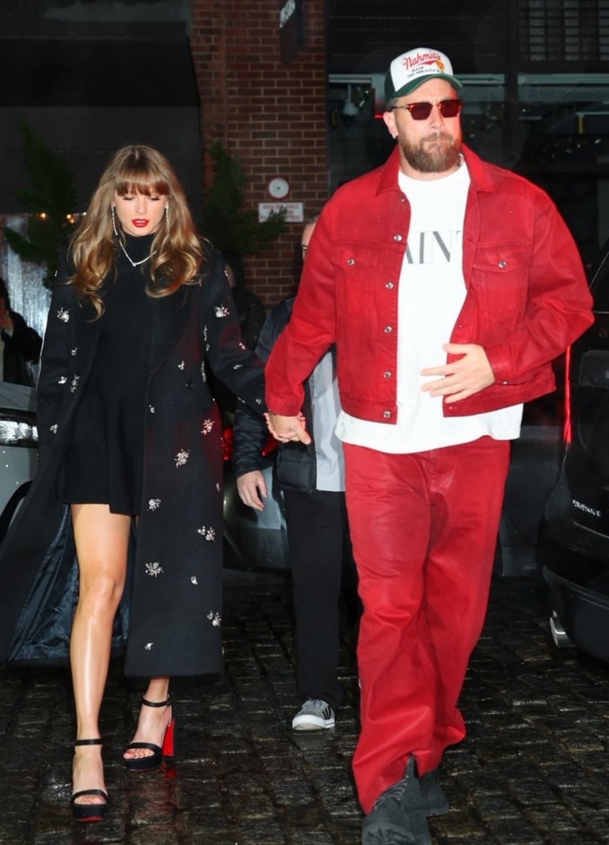 swifferupdates's tweet photo. 📸| More of Taylor and Travis out for dinner in NY ❤️ https://t.co/WkECiuqBLU