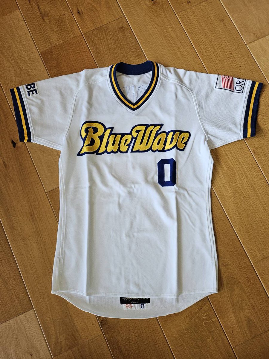 samurai_blades's tweet photo. ＼プレゼント情報🎁🎁／

本西監督からのプレゼントの詳細を発表‼️

なんと、オリックス・ブルーウェーブのホーム&amp;アウェーユニフォームが2名様に当たります🔥

レプリカではなく、当時のユニフォームの未使用品です✨✨

フォーローとリポストで、応募可能です✅

#士別サムライブレイズ https://t.co/dot7sUeZGz