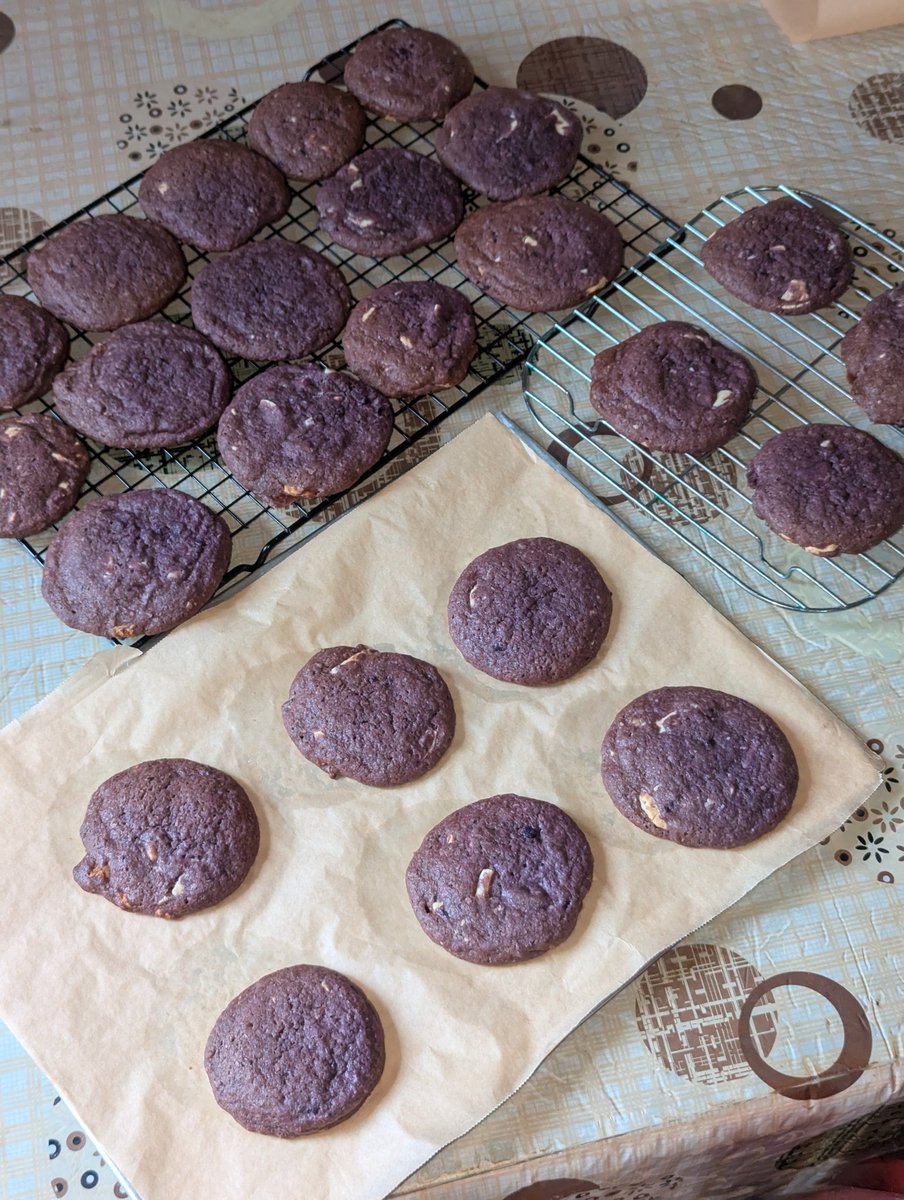 WRECKsonBernal's tweet photo. Yung leftover ube nung Noche Buena, ginawa kong ube cookies #BakePH https://t.co/DsHoi2jZJ2