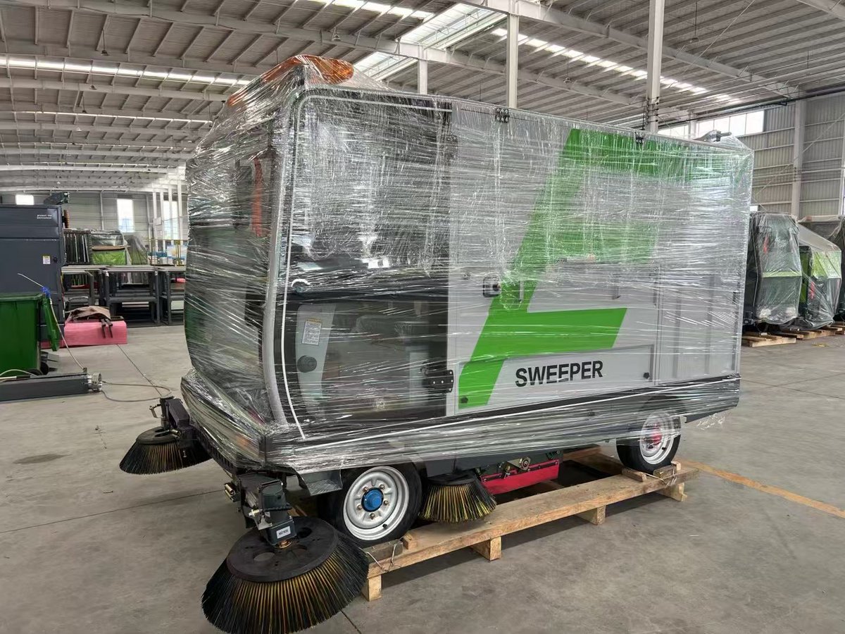 sdluhuan1's tweet photo. We tested and packed an electric sweeper for the customer and waited for the logistics https://t.co/9tzcssKiZH