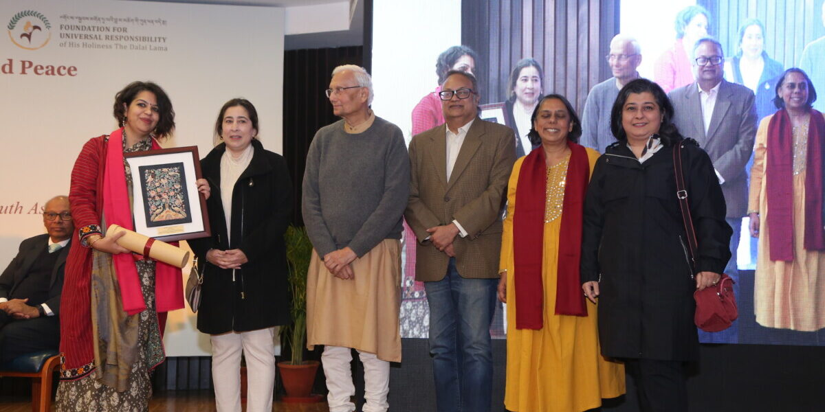 beena sarwar (@beenasarwar) on Twitter photo <a href="/southasiapeace/">Southasia Peace Action Network</a> Sapan shines at the <a href="/WISCOMP_India/">WISCOMP</a> #Saahas awards in Delhi – a video and a report
beenasarwar.com/2024/12/29/sap…
<a href="/Ruchiragupta/">Ruchira Gupta</a> <a href="/AektaKapoor/">Aekta Kapoor</a> <a href="/mandira_nayar/">mandira nayar</a> <a href="/southasiapeace/">Southasia Peace Action Network</a> Sapan shines at the <a href="/WISCOMP_India/">WISCOMP</a> #Saahas awards in Delhi – a video and a report
beenasarwar.com/2024/12/29/sap…
<a href="/Ruchiragupta/">Ruchira Gupta</a> <a href="/AektaKapoor/">Aekta Kapoor</a> <a href="/mandira_nayar/">mandira nayar</a>