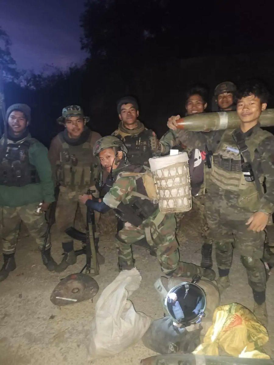 yaiphaba07's tweet photo. Who supplied #Kukis Weapons?

@LtGenPCN @official_dgar The weapons used by #KukiTerrorists #SoO group #KNF in attacking #Meetei villages at #ImphalEast are of conventional war kind. Moreover #AR didn't allow @manipur_police to confront them. Is #AR a party to #Kuki?

@easterncomd https://t.co/Ulshz0Gm4h