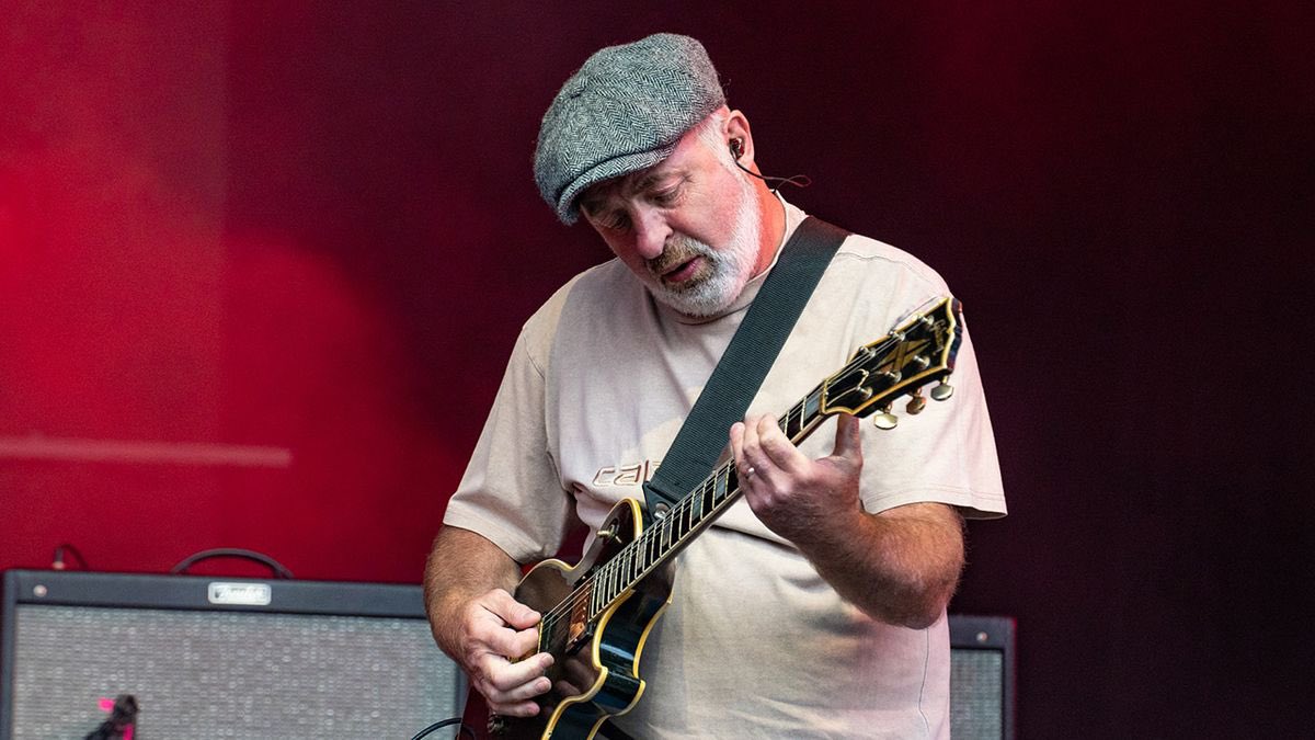 Happy birthday Mark Day, 63 today guitarist with English alternative rock band Happy Mondays who had the 1990 UK No.5 single 'Step On' and the 1990 hit Kinky Afro'.