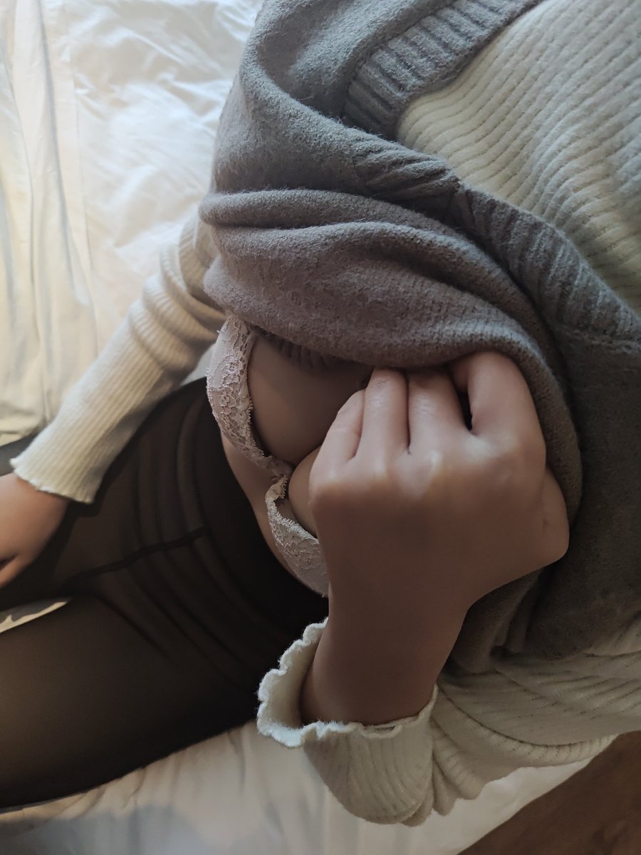 12/30 19：00
第一次玩玩啪啪啪直播@@

網址要公開好？
還是只給群組的成員好？

你們說呢？

嘻嘻

嗷嗷嗷！ https://t.co/bQmmlcnc2g