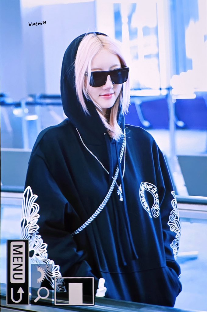 bluemi_rami's tweet photo. 241229 NRT
쿨걸😎😎

#RAMI #BABYMONSTER 
#라미 #베이비몬스터 https://t.co/zbR7ZpkiYv