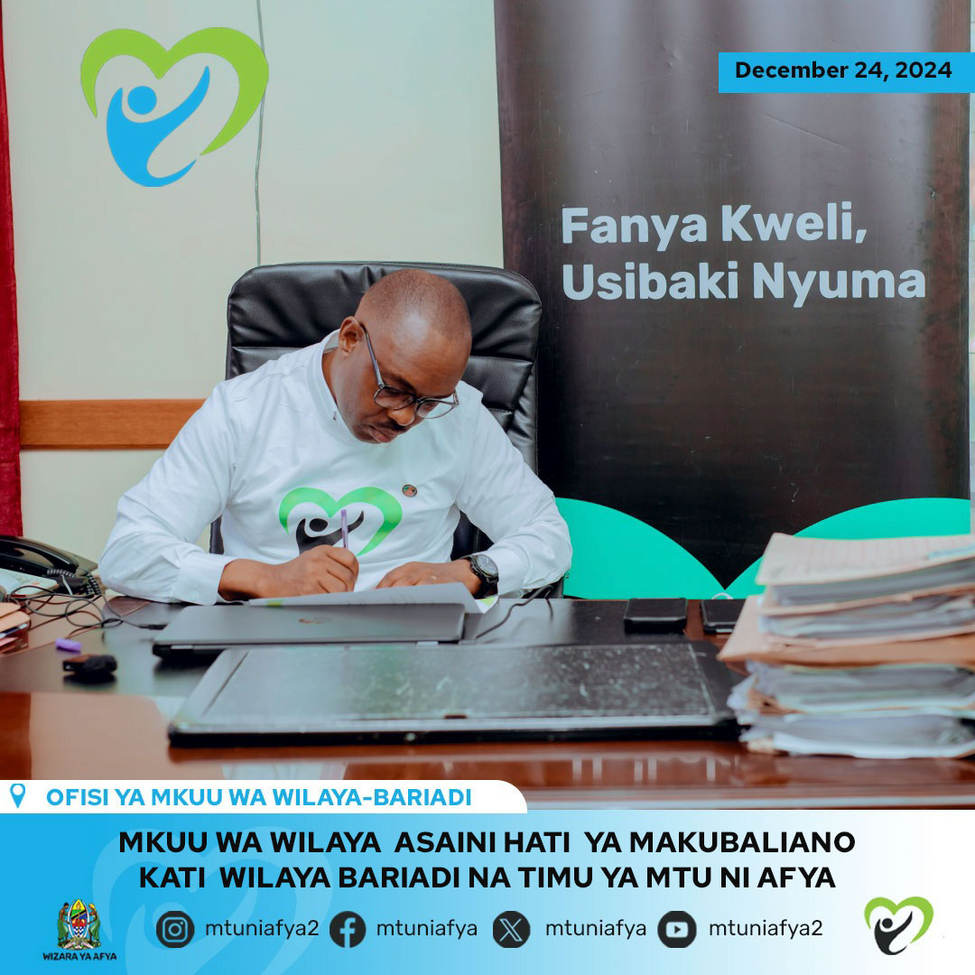 MtuNiAfya's tweet photo. Mhe. Simon Simalenga @simonsimalenga mkuu wa wilaya ya Bariadi aikiwa na timu ya Mtu ni Afya ikiongozwa na Mrisho Mpoto @mrishompoto maalumu kwaajili ya mapambano dhidi ya Kipindupindu mkoani simiyu. #kipindupindu #bariadi #tbc #afya #usafi #nyumbanichoo https://t.co/nNC2ZVkgQq