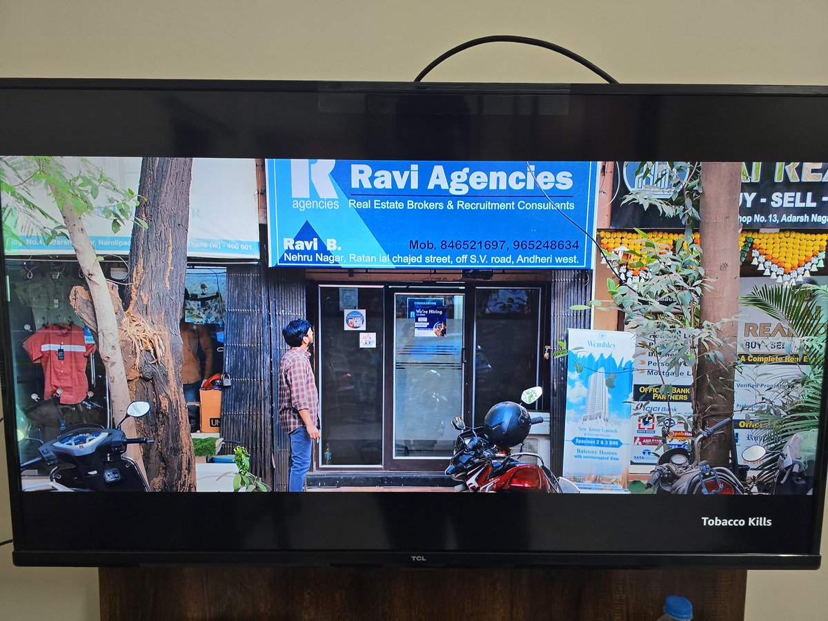 iamsumukh's tweet photo. @ameywaghbola Adarsh Nagar chya 2 dukananchya madhe nehru nagar che dukan kase Kay? https://t.co/dnJ0e5l56L