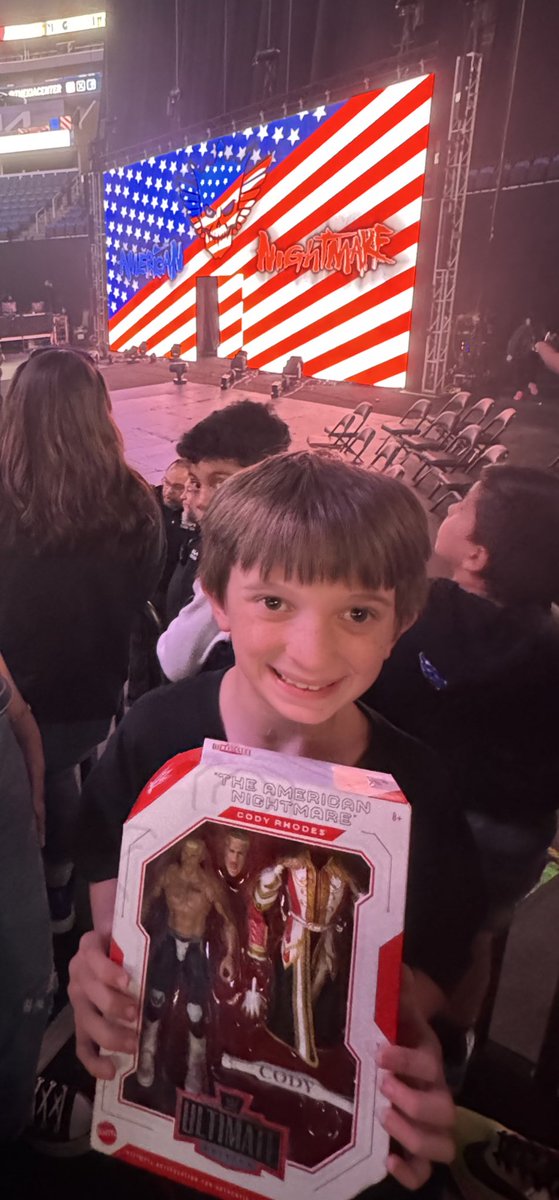 hello_itz_beth's tweet photo. Had an amazing time tonight at #wweorlando seeing my little brother be so excited to see @CodyRhodes win against @FightOwensFight made my day! Unfortunately wasn’t able to get his wrestler sign but it was okay because we had a blast anyways! Thank you for everything you guys do! https://t.co/ECCMoKeIjq