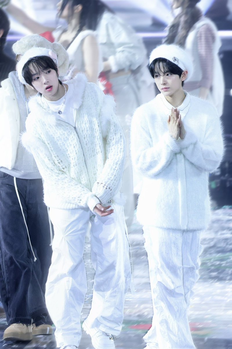 bleuxoxx's tweet photo. 241225 가요대전

#YUSHI #유우시 #ユウシ 
#SAKUYA #사쿠야 #サクヤ
#NCT #NCTWISH https://t.co/VP8UpgPEjz