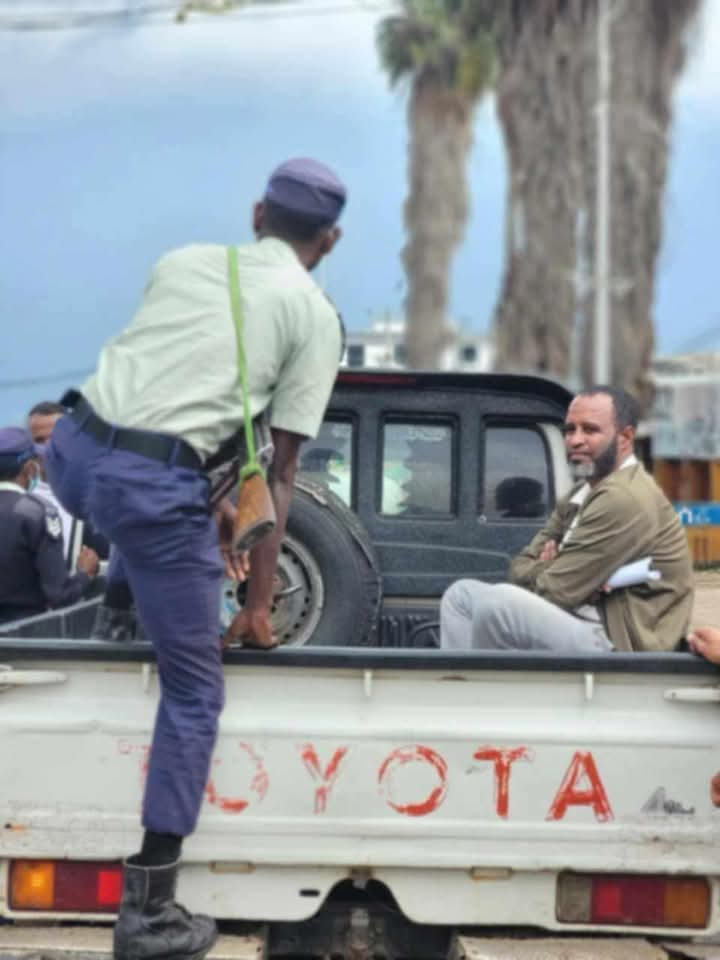 የጉራጌ መብት ተከራካሪ የሆኑት  አቶ ታረቀኝ ደግፌ እንዲፈቱ እጠይቃለሁ። 

 እንዲሁም በመቶ ሺዎች የሚቆጠሩ በፌደራና በክልሎች ታሰረው የሚገኙ የአማራ፣ የኦሮሞ፣ ደቡብ ወዘተ ተወላጆች ሁሉ ይፈቱ። 

የዜጎችን ነፃነት በማጎናፀፍ እንጅ በማሰር