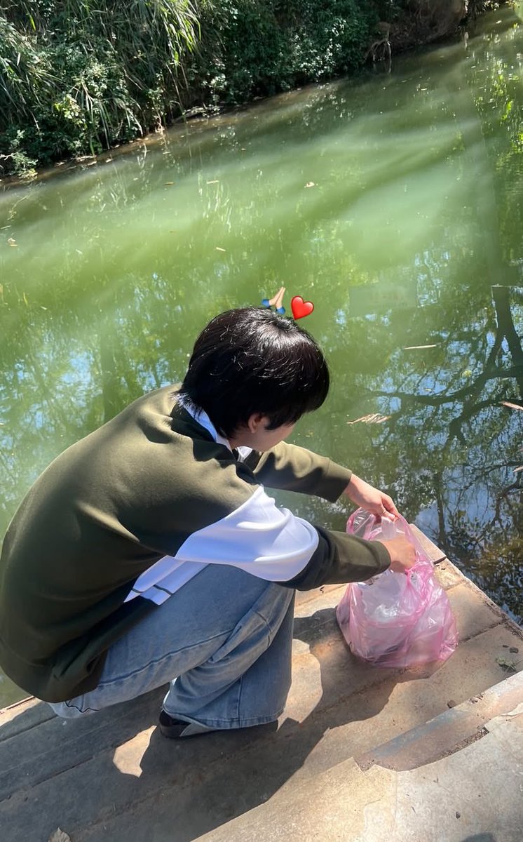 thearthsaturns's tweet photo. This is Phupha tian right now in another universe 🥺🤍

#เอิร์ทมิกซ์ #EarthMix https://t.co/HRay9LKOOC