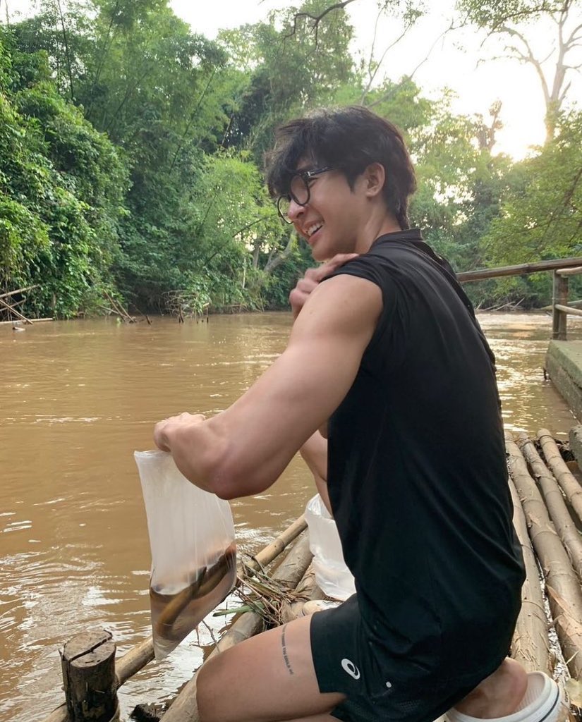 thearthsaturns's tweet photo. This is Phupha tian right now in another universe 🥺🤍

#เอิร์ทมิกซ์ #EarthMix https://t.co/HRay9LKOOC