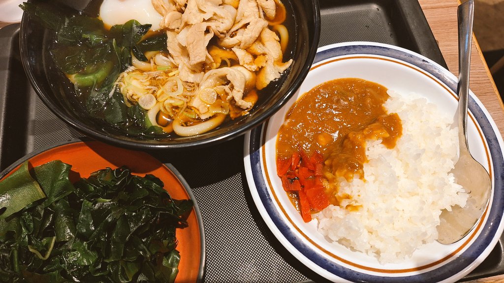 TaberuLike's tweet photo. 2024年12月03日
朝:#バナナ　#トマトジュース
昼:#牛カツ
夜:#肉うどん　#カレーライス https://t.co/eO6knm7xlg