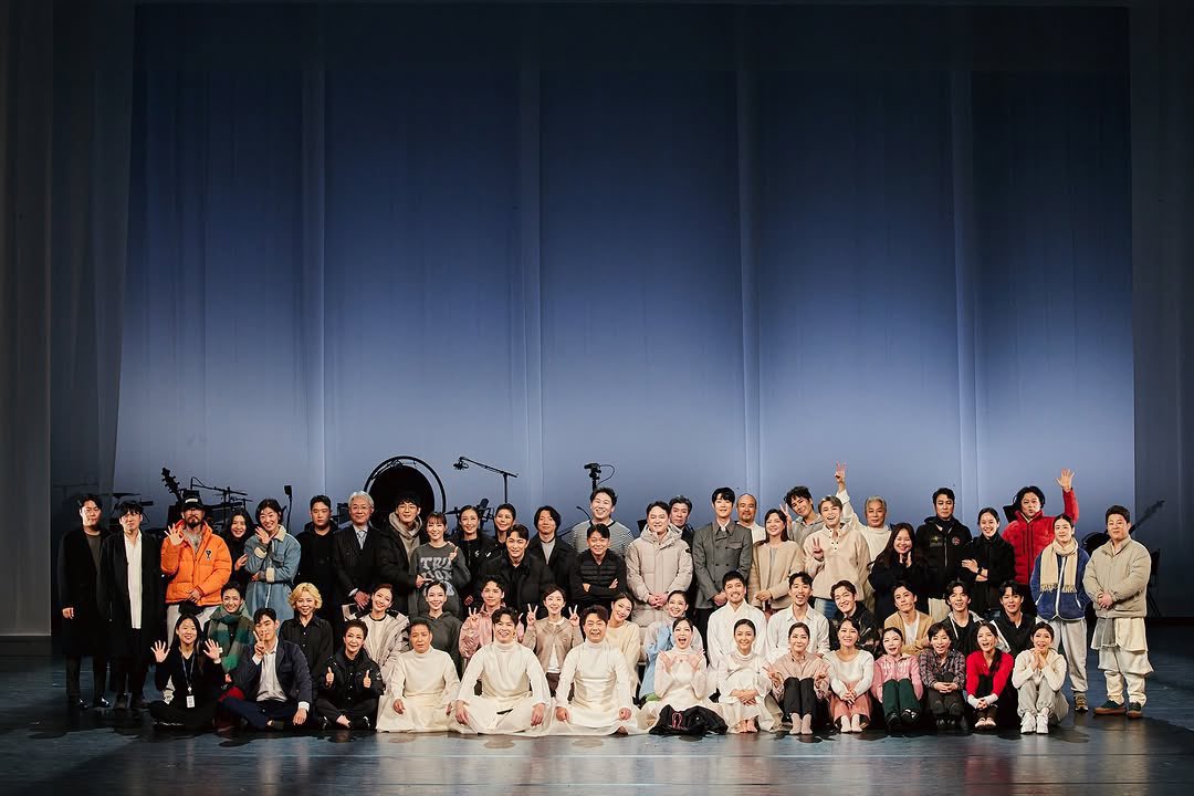 Yeongshu_1011's tweet photo. 241228 #박영수 서울예술단 SPACon

#윤동주달을쏘다 #슈동주 #SPACon
(cr.서울예술단 인스타) https://t.co/Kc7a4NjkmY