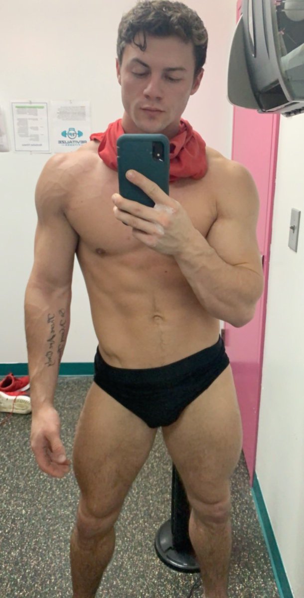 MuscleGodMarcus tweet media