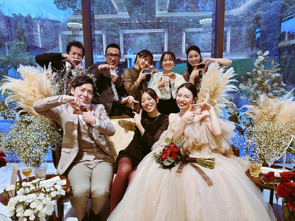 kakarotto0703's tweet photo. 鹿児島のローカルアイドルグループ「クレッセント」の初期メンさやかちゃんの結婚式でしたー。最高に可愛い花嫁だった!おめでとう😃🎊✨末永くお幸せに🎵
#クレッセント初期メン大集合
#おいでよ鹿児島 #オプシアミスミ #満月 #cressent https://t.co/dvSlBrV8tH