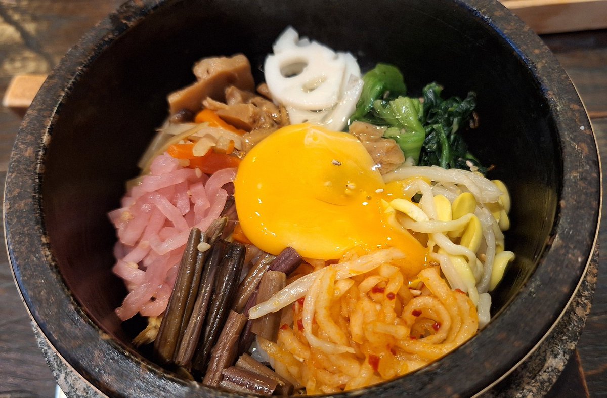 TaberuLike's tweet photo. 2024年12月05日
朝:#バナナ　#トマトジュース
昼:#韓国料理
夜:#ラーメン https://t.co/lXkmcMGOCV