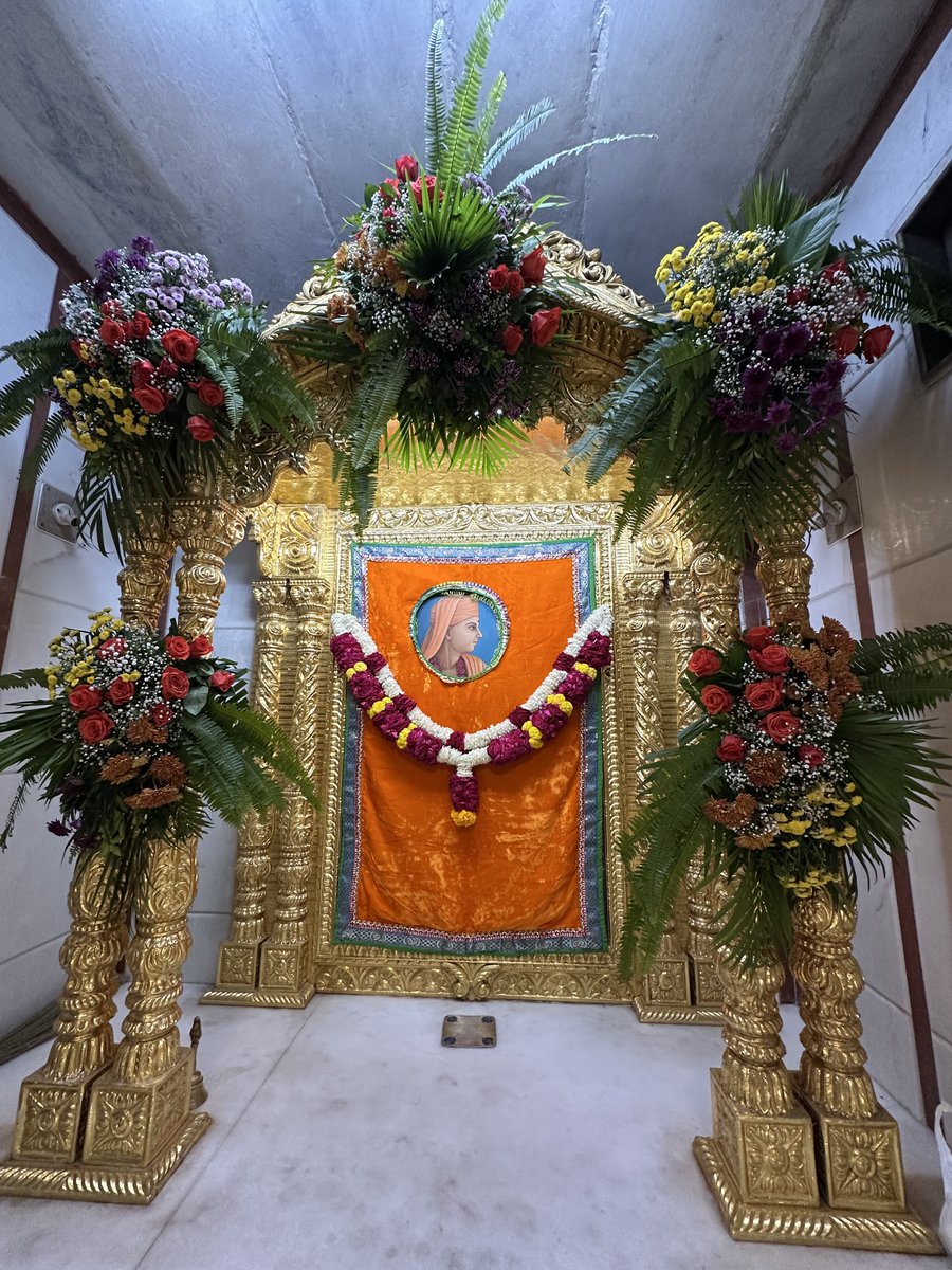 kashtbhanjandev's tweet photo. Darshan : 29-12-2024
પવિત્ર ધનુર્માસ-રવિવારે શ્રીકષ્ટભંજનદેવ હનુમાનજીદાદાને રંગબેરંગી સેવંતીના ફુલોનો શણગાર ધરાવવામાં આવ્યો
Hello Devotees
Jai Shri swaminarayanv Shri kashtbhanjandev hanumanji Maharaj Salangpur dham. https://t.co/tteV5KhUvC
#swaminarayan #sevanti #flowers https://t.co/bKmd4cy0cl