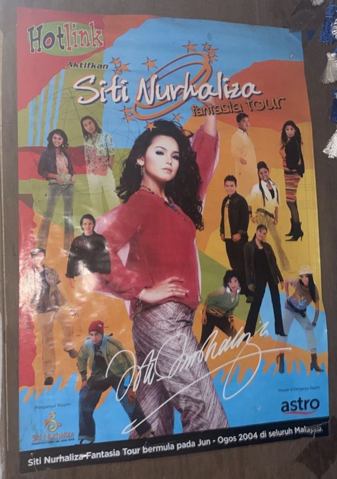 h4ll4nd's tweet photo. For new zoners and non-zoners, you may have heard or known about Concert Siti Nurhaliza’s Fantasia Tour back in 2004.

But did you know why it was called the most successful concert tour in Malaysia?

Here’s a thread of trivia!👇🏻 https://t.co/MK1UWgGvkR