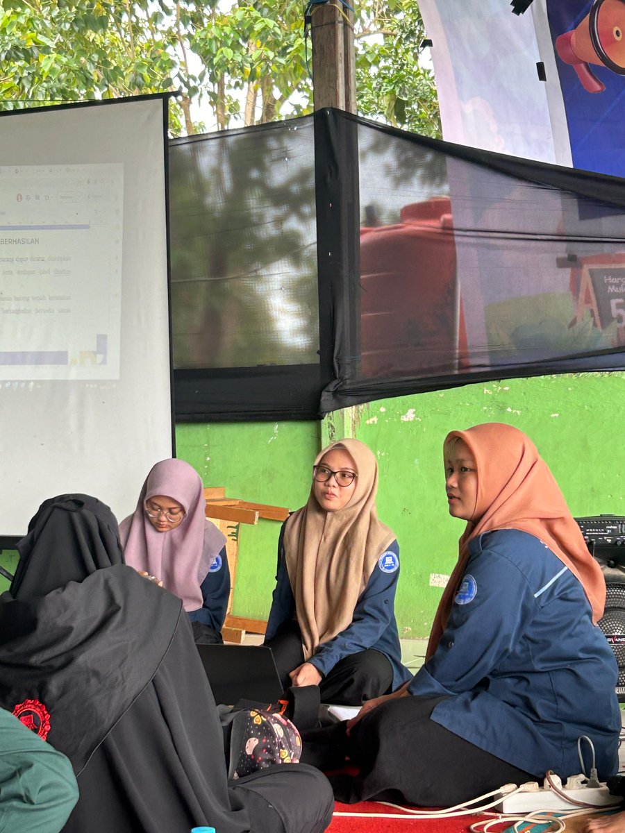 hmjsi_uinam's tweet photo. [🔴LIVE REPORT: MUBES 2024]
Pemaparan Presidium Sekertaris Umum dan Wakil Sekertaris Umum HMJ-SI 2024 https://t.co/dJvKPzxhJ1