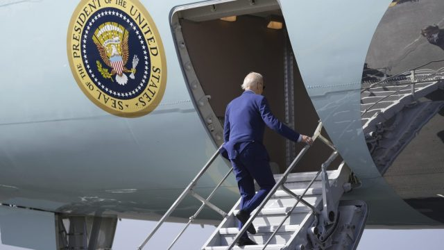 Nordexium's tweet photo. Democrats are growing disillusioned with Biden’s presidency, especially over his pardon of Hunter Biden, causing “disgust” and “rage.” Some also note Trump appears more balanced than before.
#USA #Democrats #Biden #FindTruth https://t.co/bVxejw0gxB