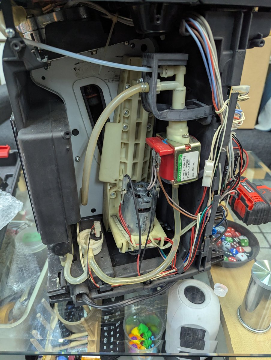 enginemaker_jp's tweet photo. 今年最後のもくもく会をやってる。 https://t.co/KfZPT9EygM