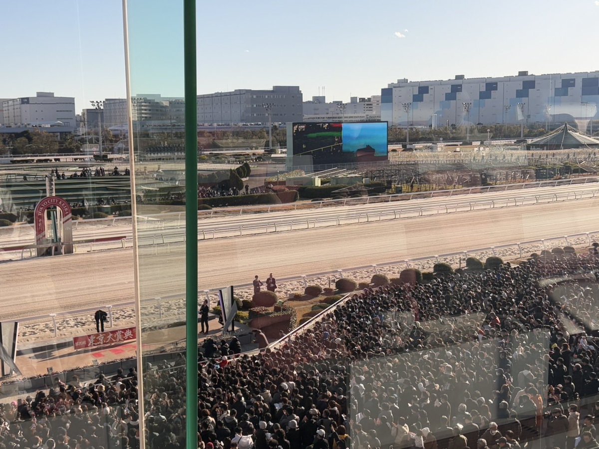 superuda0429's tweet photo. 大井競馬場🐎　子供達が行ってる😊
東京大賞典🏇🏇🏇地方の子達頑張れ👍👍 https://t.co/WXGYEDuF5n