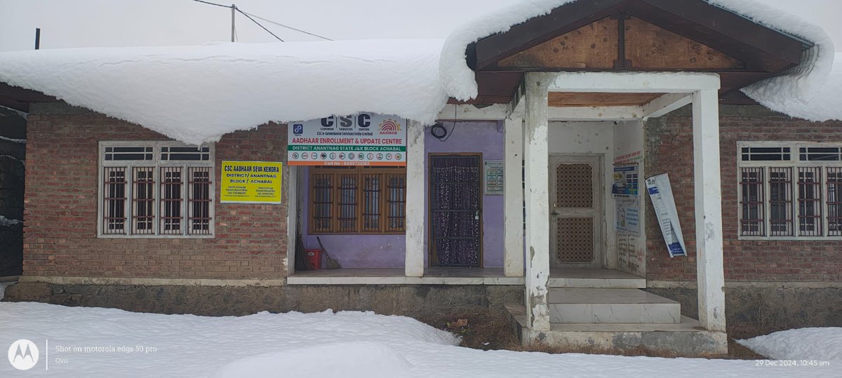 Service uninterrupted! 
CSC Aadhaar Seva Kendra at Achabal, Anantnag remains operational, serving citizens amidst heavy snowfall #AadhaarSevaKendra #CSC #DigitalIndia #Snowfall