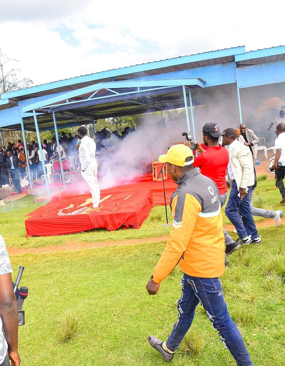 methumuhia's tweet photo. There's a reason why Nyandarua is the cradle of Mau Mauism. 

The people of Nyandarua are resilient.  Not even the military can break our resolve! 

The people of Shamata, Full salute!! https://t.co/AsvakT5rWM
